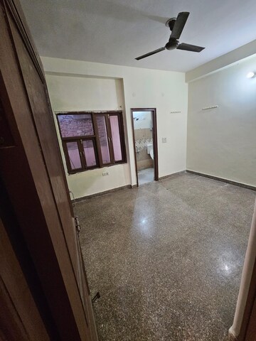 Room in 2 BHK Builder Floor at Patel Nagar – for Rent