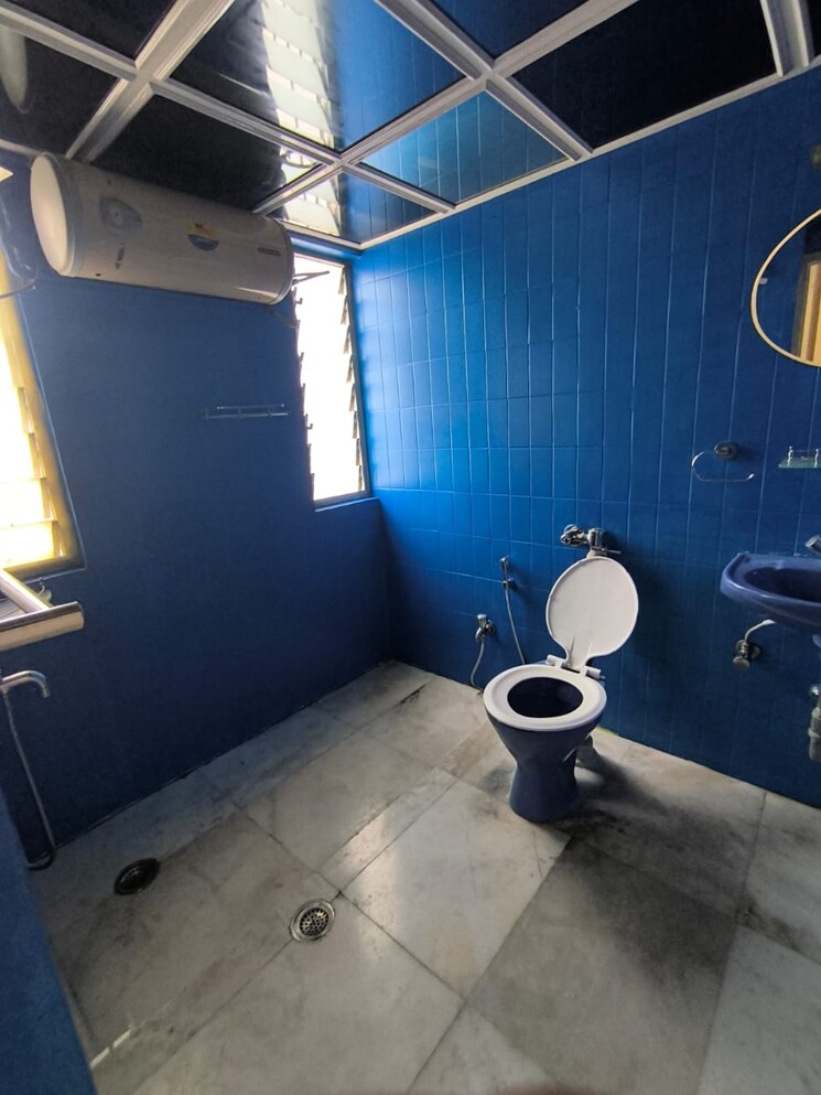 Bathroom, milton-apartment 3 Bedroom 1150 Sq.Ft. Apartment In Santacruz West Mumbai 8037307