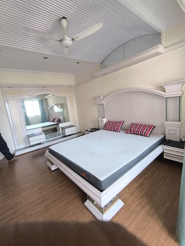 Room in 3 BHK Apartment at Milton Apartment, Santacruz West – for Rent