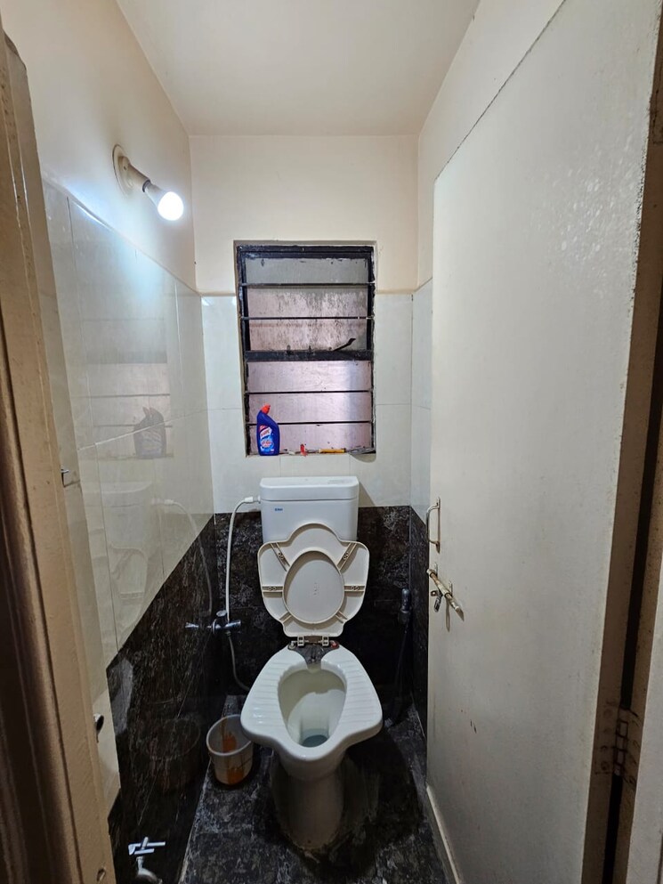 Bathroom, bibwewadi 2 Bedroom 890 Sq.Ft. Apartment In Bibwewadi Pune 8037324