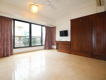 Room in 3 BHK Apartment at Mirchandani Triton, Santacruz West – for Sale