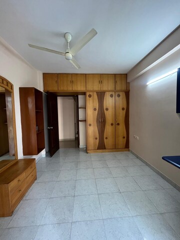 Room in 3 BHK Apartment at S Balan Meenakshi Classic, Hsr Layout – for Rent