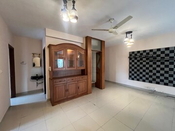 Room in 3 BHK Apartment at S Balan Meenakshi Classic, Hsr Layout – for Rent