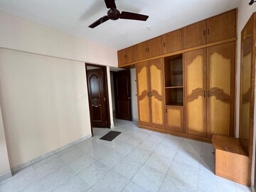 Room in 3 BHK Apartment at S Balan Meenakshi Classic, Hsr Layout – for Rent
