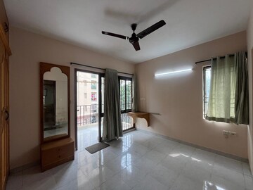 Room in 3 BHK Apartment at S Balan Meenakshi Classic, Hsr Layout – for Rent