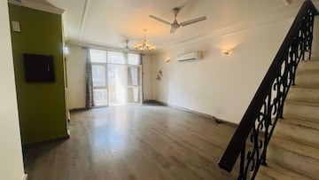 Room in 3.5 BHK Apartment at Ansal Harmony Homes, Sector 57 – for Rent