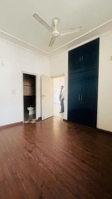 Room in 3.5 BHK Apartment at Ansal Harmony Homes, Sector 57 – for Rent