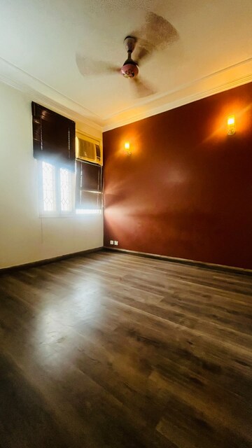 Room in 3.5 BHK Apartment at Ansal Harmony Homes, Sector 57 – for Rent