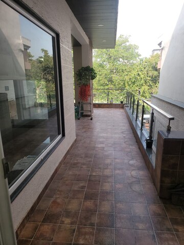 Balcony in 3 BHK Builder Floor at RWA Apartments Sector 40, Sector 40 – for Rent