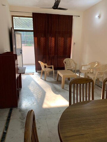 Living Room in 3 BHK Builder Floor at RWA Apartments Sector 40, Sector 40 – for Rent