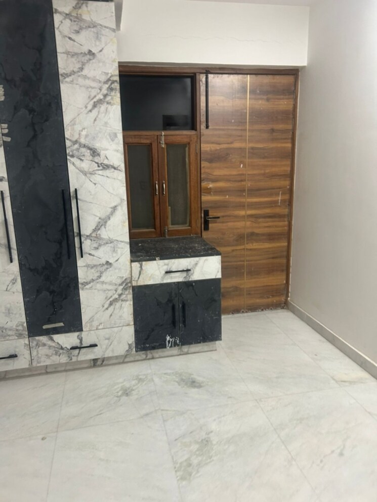 Room, kirti nagar 3 Bedroom 1100 Sq.Ft. Builder Floor In Kirti Nagar Delhi 8037574