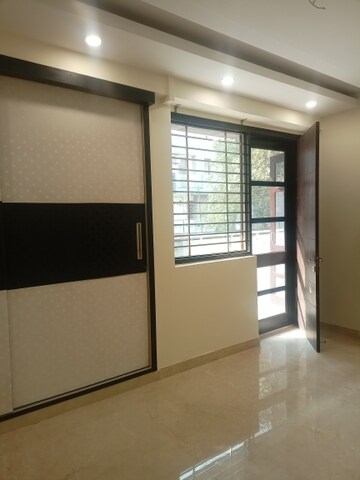 Room in 3 BHK Builder Floor at Kirti Nagar – for Sale
