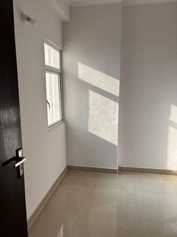 Room in 3 BHK Apartment at Amrapali Riverview, Amrapali Leisure Valley – for Rent