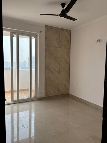 Room in 3 BHK Apartment at Amrapali Riverview, Amrapali Leisure Valley – for Rent