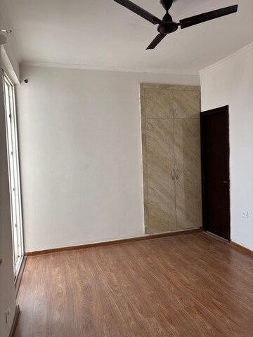 Room in 3 BHK Apartment at Amrapali Riverview, Amrapali Leisure Valley – for Rent