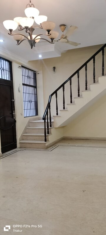 Staircase in 5 BHK Apartment at RWA Apartments Sector 39, Sector 39 – for Rent