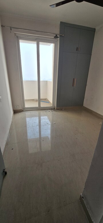 Room in 2 BHK Apartment at Amrapali Riverview, Amrapali Leisure Valley – for Rent