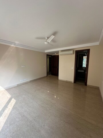 Room in 4 BHK Apartment at Safdarjang Enclave – for Rent