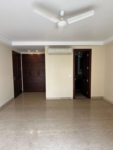 Room in 4 BHK Apartment at Safdarjang Enclave – for Rent