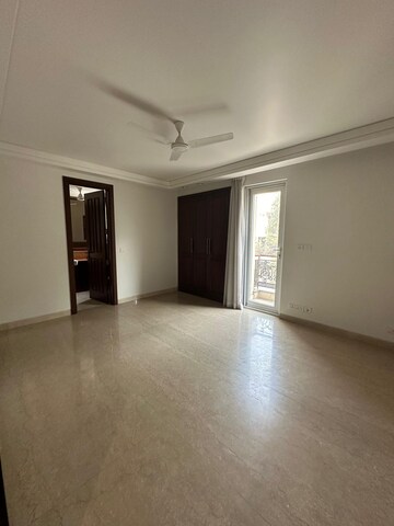 Room in 4 BHK Apartment at Safdarjang Enclave – for Rent