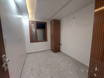 Room in 2.5 BHK Builder Floor at Shalimar Bagh – for Sale