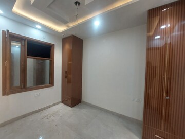 Room in 2.5 BHK Builder Floor at Shalimar Bagh – for Sale
