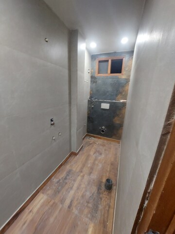 Master Bedroom in 2.5 BHK Builder Floor at Shalimar Bagh – for Sale