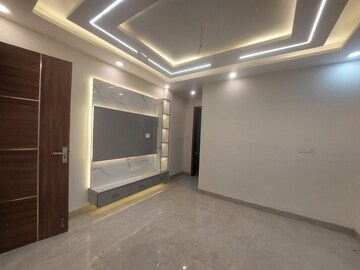 Room in 2.5 BHK Builder Floor at Shalimar Bagh – for Sale