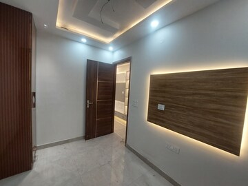 Room in 2.5 BHK Builder Floor at Shalimar Bagh – for Sale