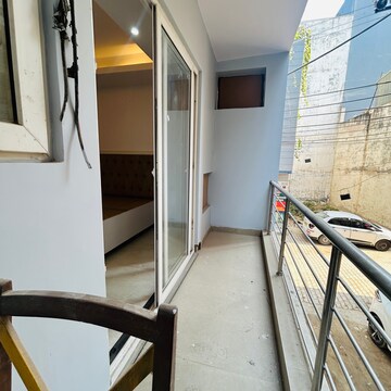 Balcony in 2 BHK Builder Floor at Ansal Plaza Sector-23, Carterpuri – for Rent