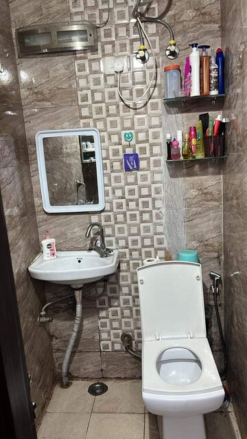 Bathroom in 1 BHK Builder Floor at Unitech Arcadia, South City 2 – for Rent