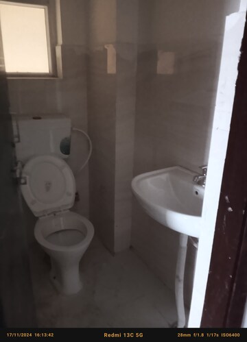 Bathroom in 1 BHK Builder Floor at Unitech Arcadia, South City 2 – for Rent