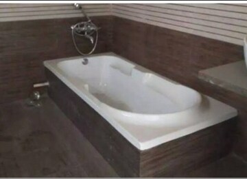 Bathroom in 4 BHK Villa at Chandkheda – for Rent