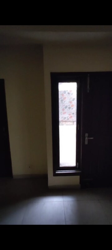 Room in 2.5 BHK Builder Floor at Wave Prime Floors, Wave City – for Rent
