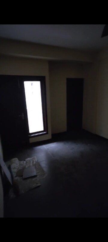 Room in 2.5 BHK Builder Floor at Wave Prime Floors, Wave City – for Rent