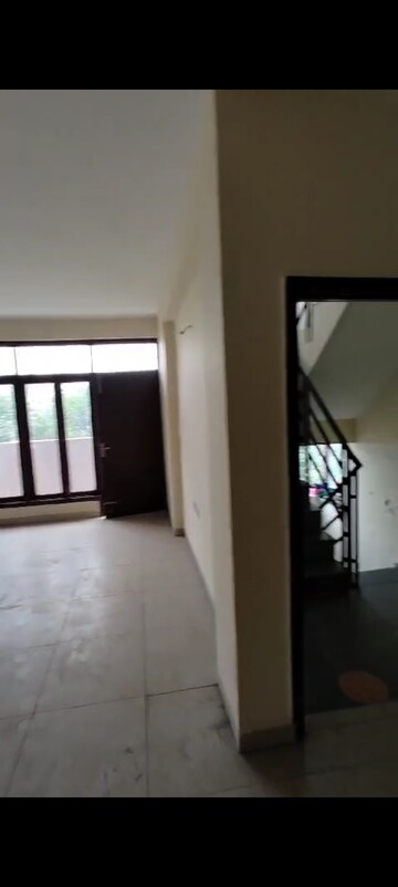 Room in 2.5 BHK Builder Floor at Wave Prime Floors, Wave City – for Rent
