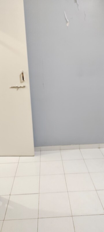Room in 1 BHK Apartment at Dheeraj Uphar CHS. LTD., Malad East – for Rent