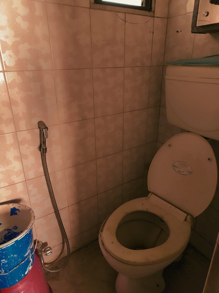 Bathroom, shree-mahavir-darshan 2 Bedroom 800 Sq.Ft. Apartment In Lower Parel Mumbai 8037993