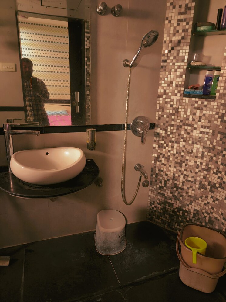 Bathroom, shree-mahavir-darshan 2 Bedroom 800 Sq.Ft. Apartment In Lower Parel Mumbai 8037993