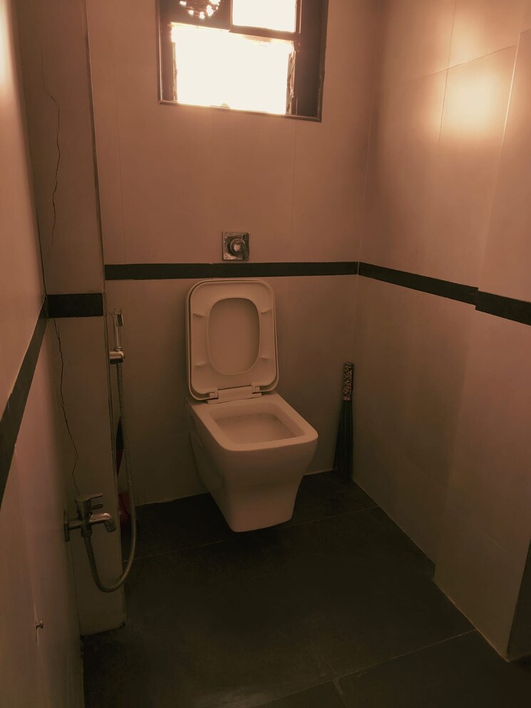 Bathroom, shree-mahavir-darshan 2 Bedroom 800 Sq.Ft. Apartment In Lower Parel Mumbai 8037993