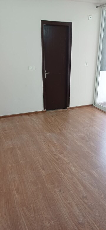 Room in 3 BHK Apartment at Vipul Greens, Sector 48 – for Sale