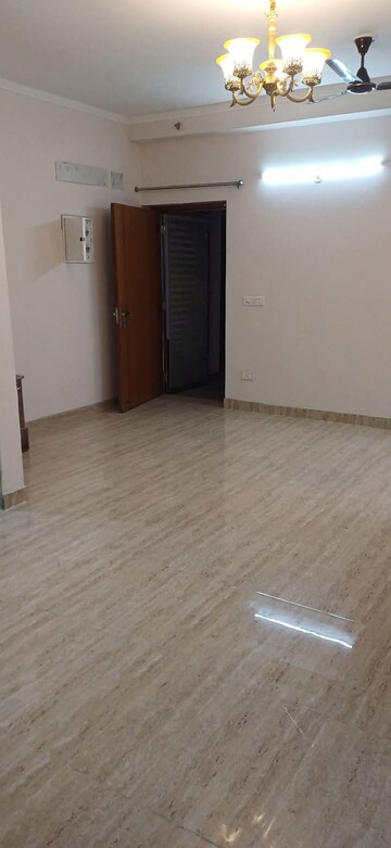 Room in 3 BHK Apartment at Vipul Greens, Sector 48 – for Sale