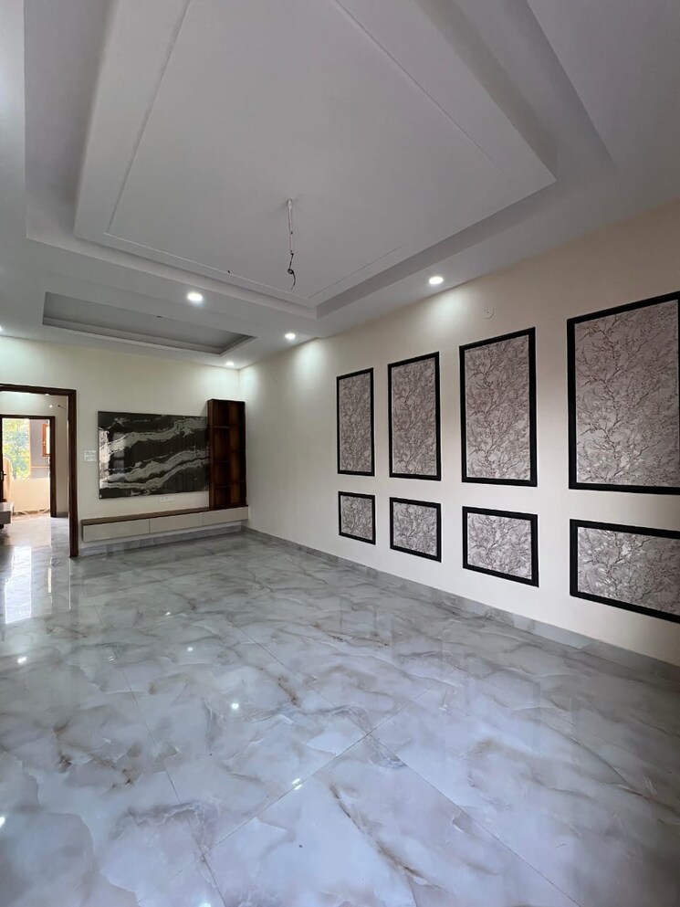 Room, kharar road 4 Bedroom 125 Sq.Yd. Independent House In Kharar Road Mohali 8038116