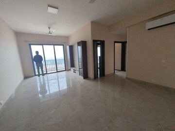 Room in 2 BHK Apartment at Shapoorji Pallonji Joyville Gurgaon, Sector 102 – for Rent