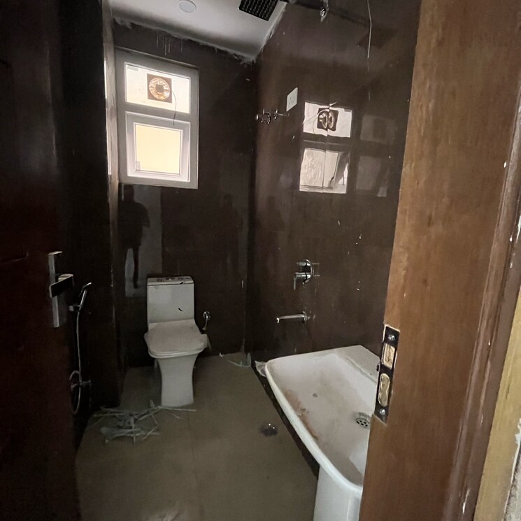 Bathroom, risland-sky-mansion 3 Bedroom 1200 Sq.Ft. Builder Floor In Chattarpur Delhi 8038131
