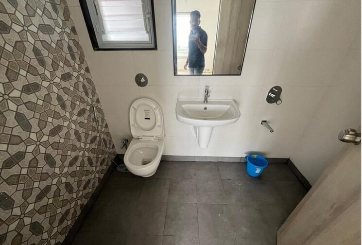 Bathroom, shree-venkatesh-graffiti-glover 2 Bedroom 827 Sq.Ft. Apartment In Keshav Nagar Pune 8038183