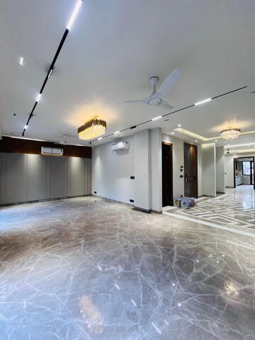 Room in 3.5 BHK Builder Floor at Uppal Southend, Sector 49 – for Sale