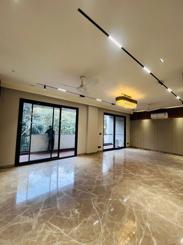 Room, uppal-southend 3.5 Bedroom 251 Sq.Yd. Builder Floor In Sector 49 Gurgaon 8038198