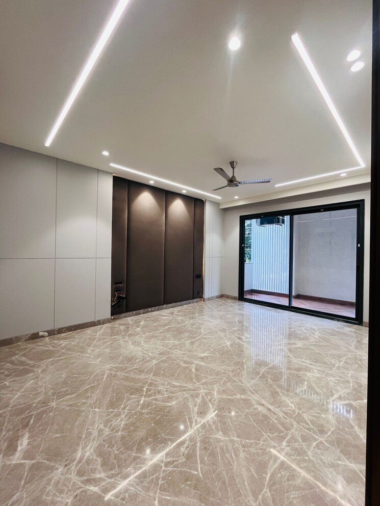 Room, uppal-southend 3.5 Bedroom 251 Sq.Yd. Builder Floor In Sector 49 Gurgaon 8038198