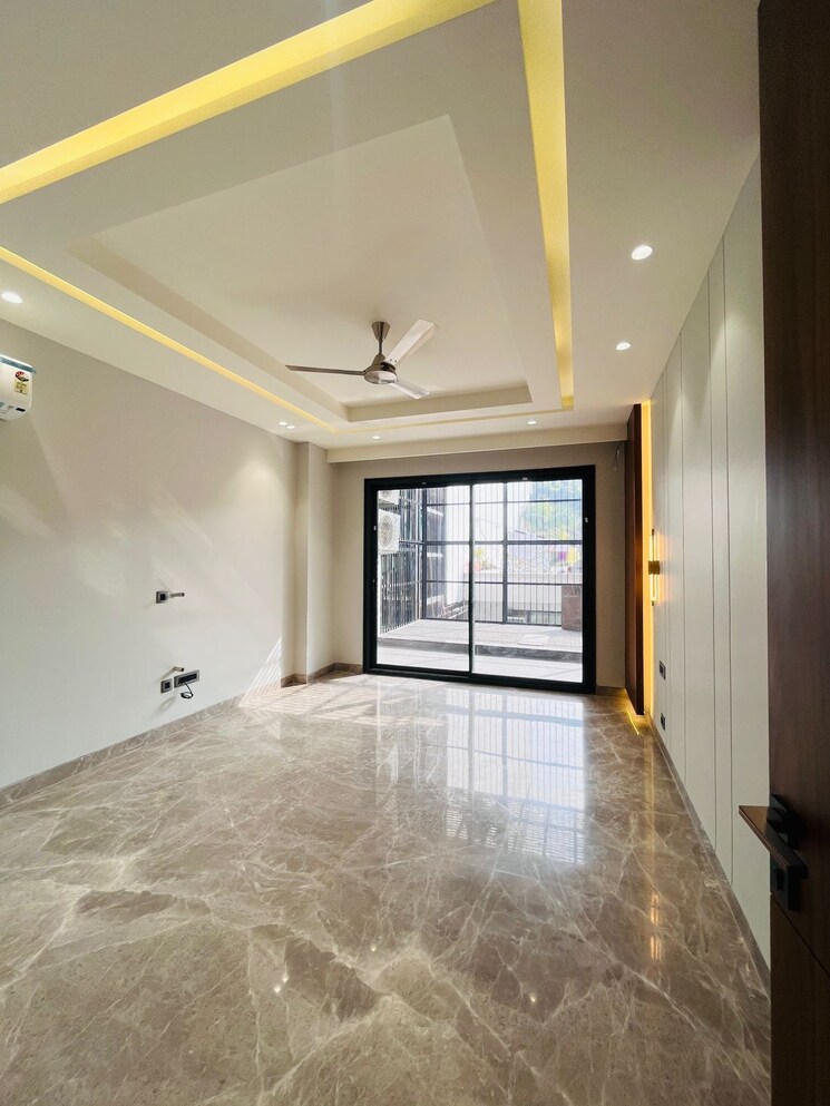 Room, uppal-southend 3.5 Bedroom 251 Sq.Yd. Builder Floor In Sector 49 Gurgaon 8038198
